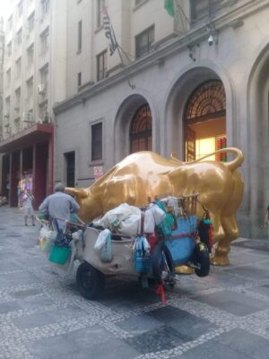 O touro dourado de São Paulo: a estética é importante, porra!